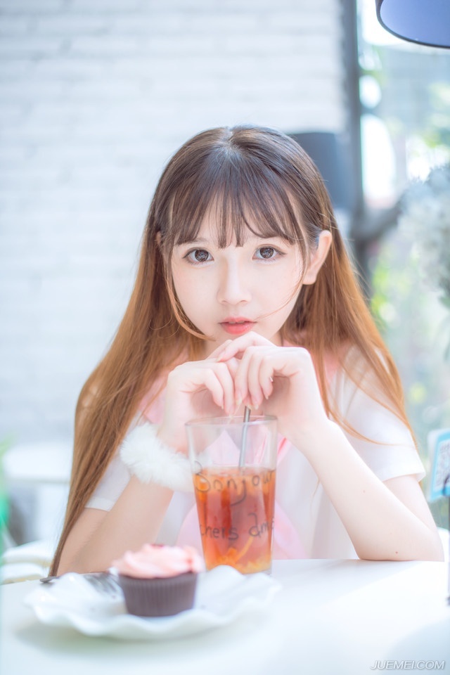 “老爷，事情就是这样，他们说，主公在位期间，尸位素餐，苛待世家，强取豪夺，恶行滔天，民怨深重，一些好事百姓也被他们裹挟着在刺史府门外要求处置主公。”管家沉声道。